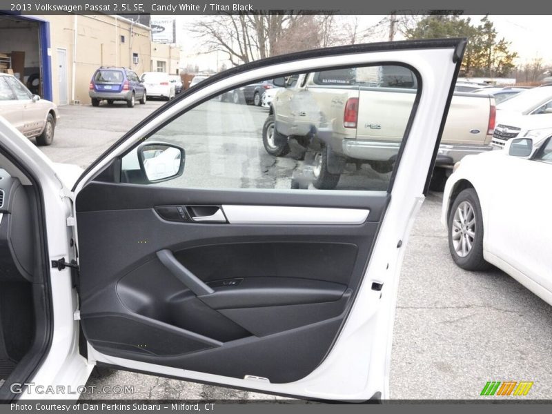 Candy White / Titan Black 2013 Volkswagen Passat 2.5L SE