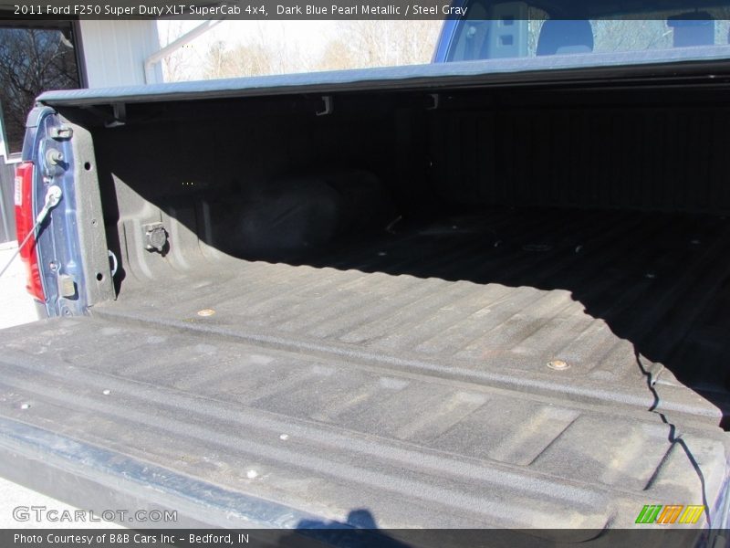 Dark Blue Pearl Metallic / Steel Gray 2011 Ford F250 Super Duty XLT SuperCab 4x4
