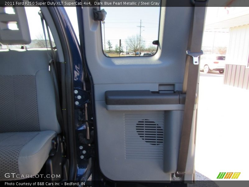 Dark Blue Pearl Metallic / Steel Gray 2011 Ford F250 Super Duty XLT SuperCab 4x4