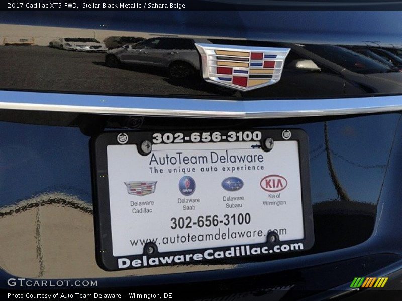 Stellar Black Metallic / Sahara Beige 2017 Cadillac XT5 FWD