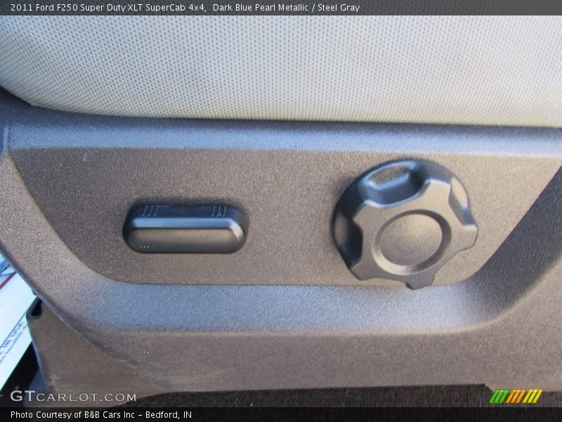 Dark Blue Pearl Metallic / Steel Gray 2011 Ford F250 Super Duty XLT SuperCab 4x4