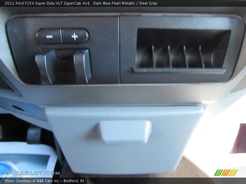 Dark Blue Pearl Metallic / Steel Gray 2011 Ford F250 Super Duty XLT SuperCab 4x4
