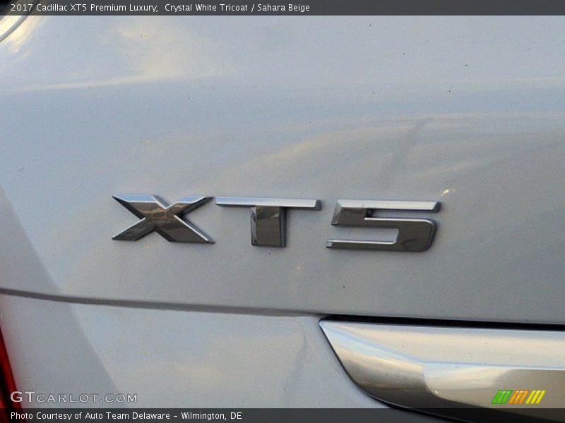  2017 XT5 Premium Luxury Logo