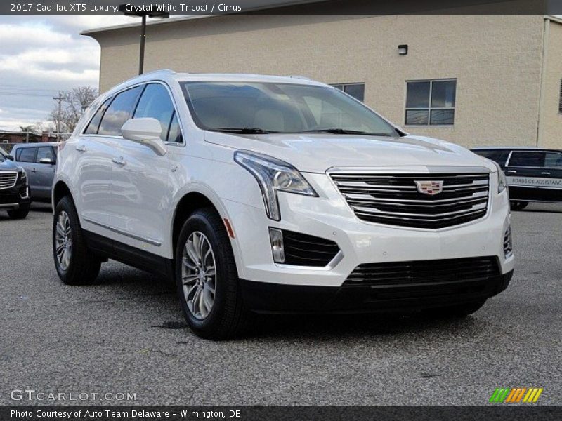 Crystal White Tricoat / Cirrus 2017 Cadillac XT5 Luxury