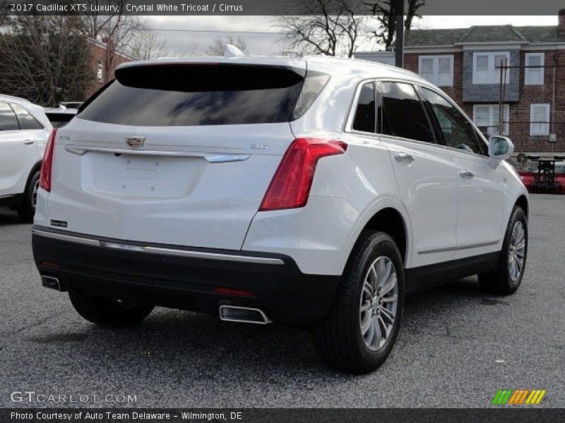 Crystal White Tricoat / Cirrus 2017 Cadillac XT5 Luxury