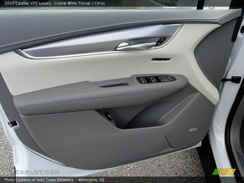 Crystal White Tricoat / Cirrus 2017 Cadillac XT5 Luxury
