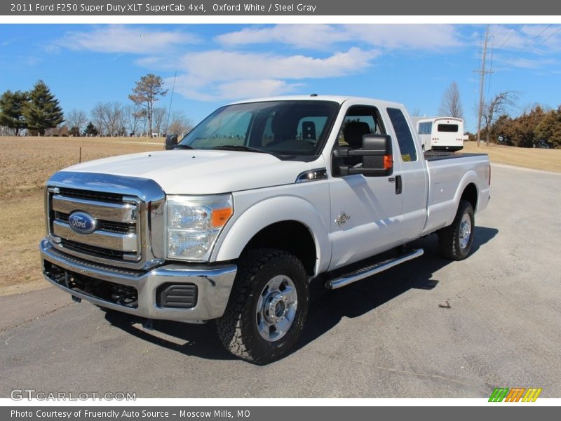 Front 3/4 View of 2011 F250 Super Duty XLT SuperCab 4x4