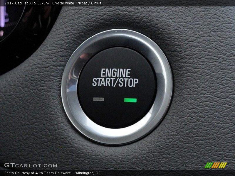 Crystal White Tricoat / Cirrus 2017 Cadillac XT5 Luxury