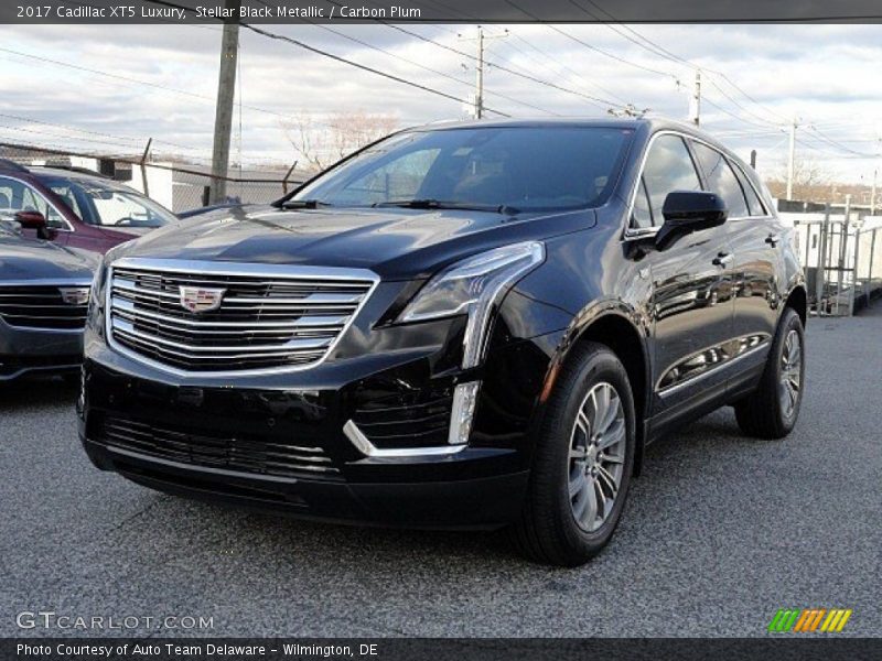 Front 3/4 View of 2017 XT5 Luxury