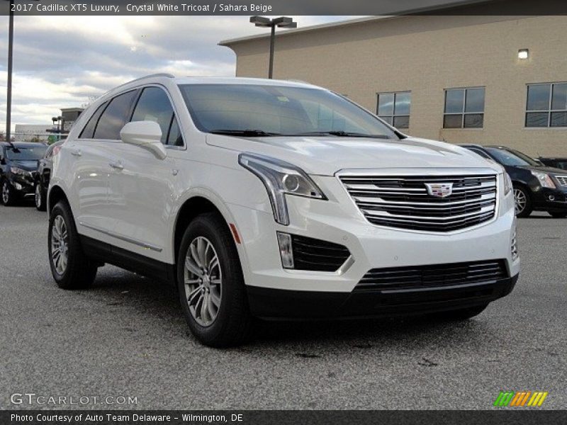 Crystal White Tricoat / Sahara Beige 2017 Cadillac XT5 Luxury