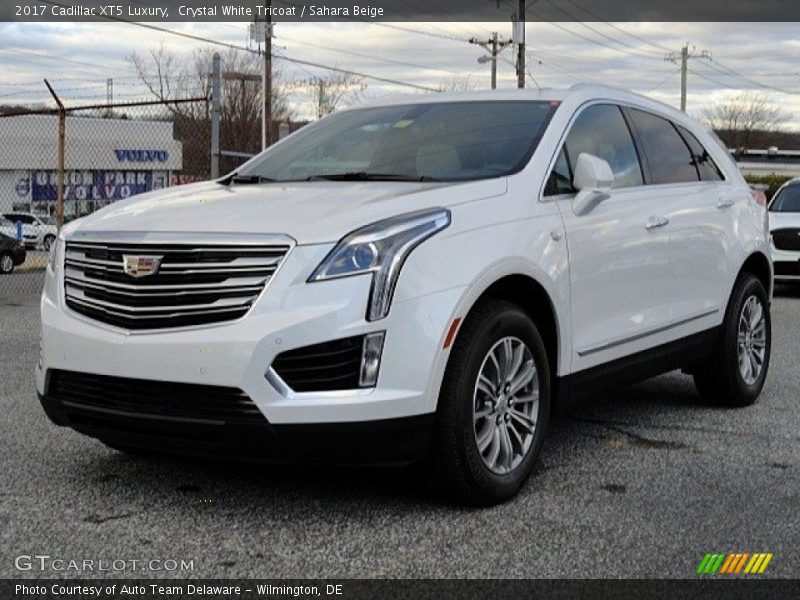 Crystal White Tricoat / Sahara Beige 2017 Cadillac XT5 Luxury