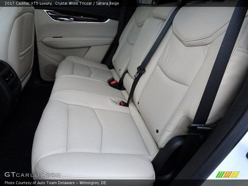 Crystal White Tricoat / Sahara Beige 2017 Cadillac XT5 Luxury
