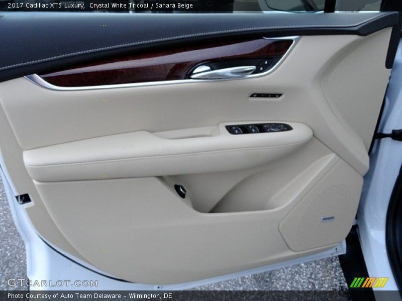 Crystal White Tricoat / Sahara Beige 2017 Cadillac XT5 Luxury