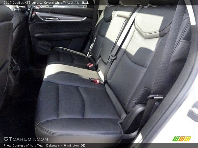 Crystal White Tricoat / Jet Black 2017 Cadillac XT5 Luxury