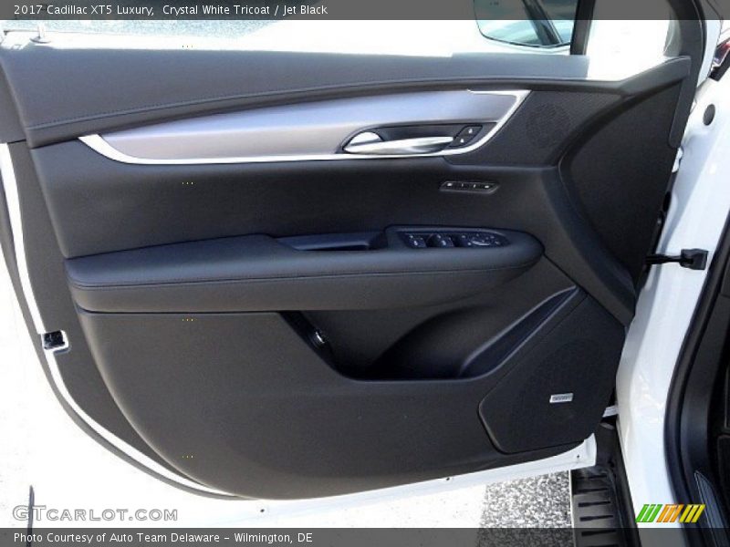 Crystal White Tricoat / Jet Black 2017 Cadillac XT5 Luxury