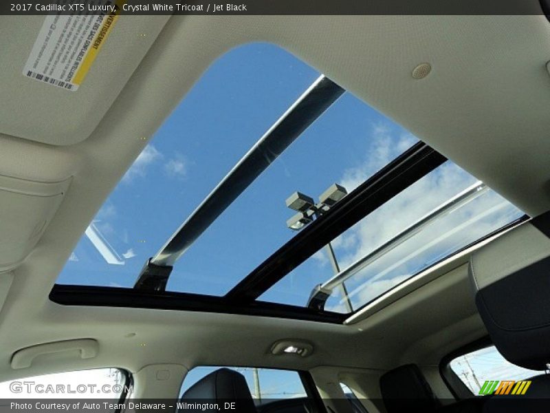 Crystal White Tricoat / Jet Black 2017 Cadillac XT5 Luxury