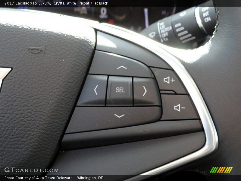 Crystal White Tricoat / Jet Black 2017 Cadillac XT5 Luxury