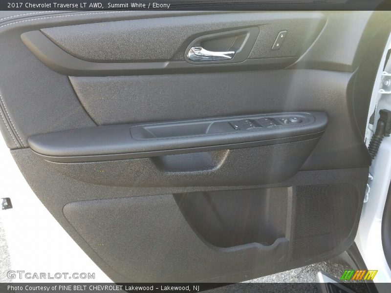 Summit White / Ebony 2017 Chevrolet Traverse LT AWD