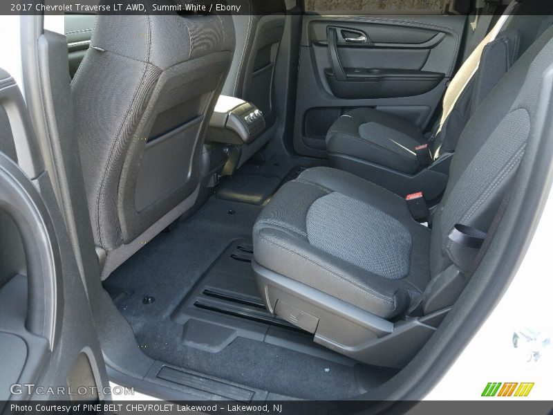 Summit White / Ebony 2017 Chevrolet Traverse LT AWD