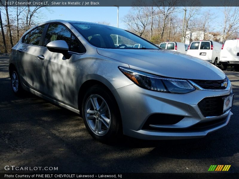 Silver Ice Metallic / Jet Black 2017 Chevrolet Cruze LT