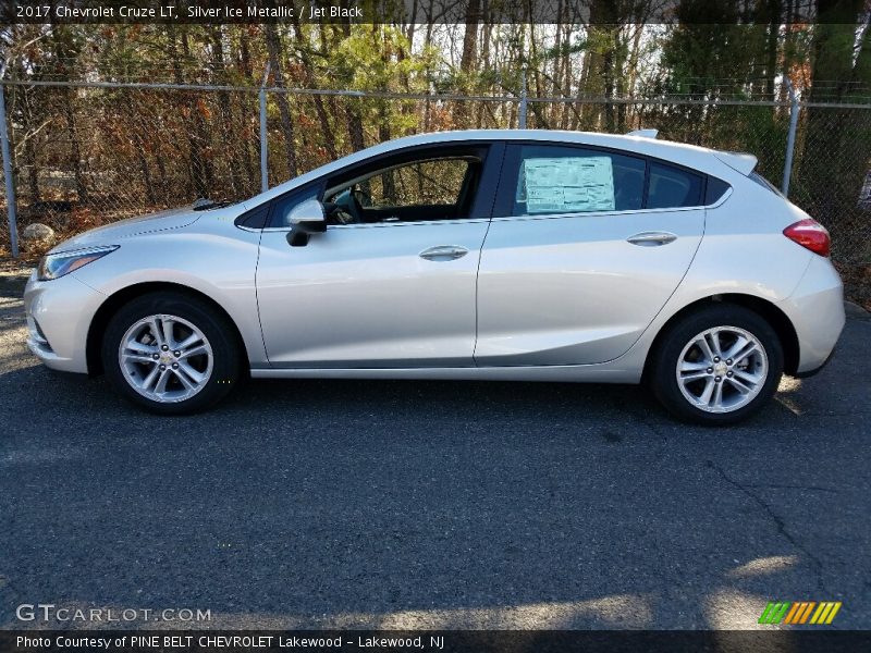 Silver Ice Metallic / Jet Black 2017 Chevrolet Cruze LT
