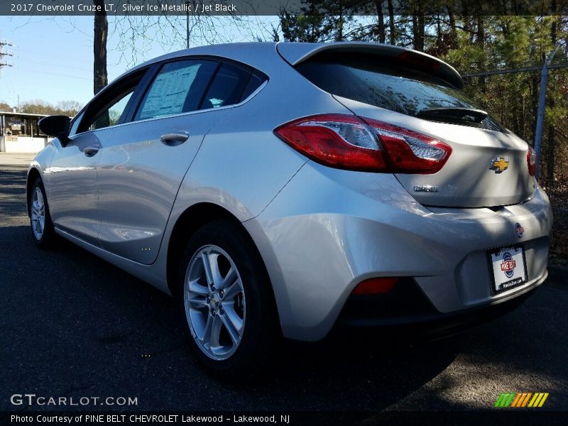 Silver Ice Metallic / Jet Black 2017 Chevrolet Cruze LT
