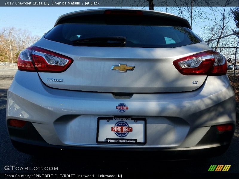 Silver Ice Metallic / Jet Black 2017 Chevrolet Cruze LT