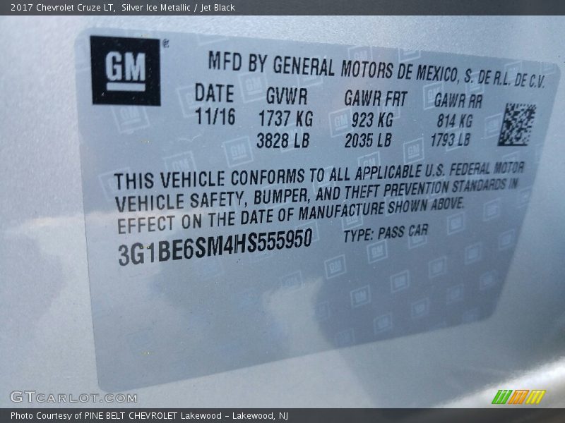 Silver Ice Metallic / Jet Black 2017 Chevrolet Cruze LT