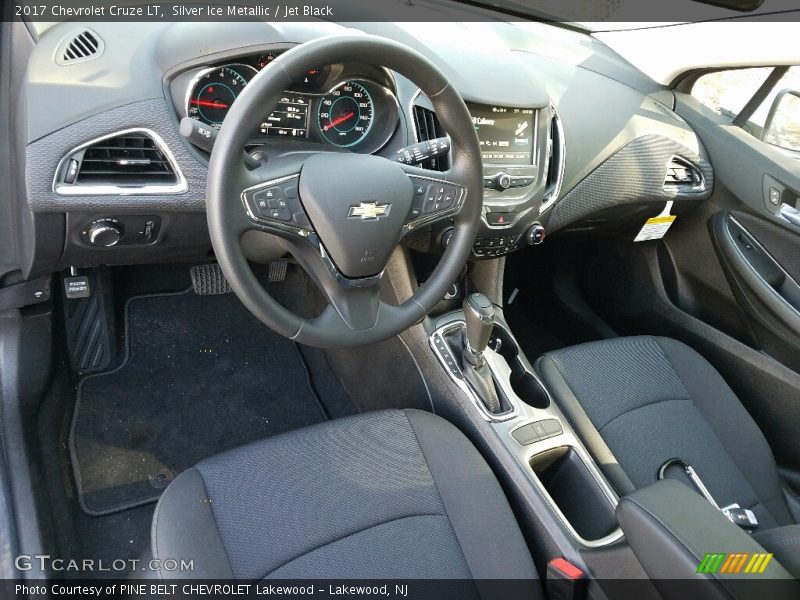 Silver Ice Metallic / Jet Black 2017 Chevrolet Cruze LT