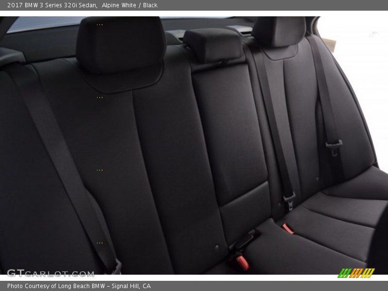 Alpine White / Black 2017 BMW 3 Series 320i Sedan