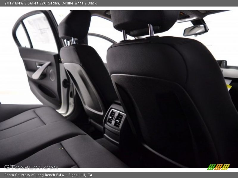 Alpine White / Black 2017 BMW 3 Series 320i Sedan