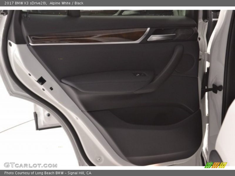 Alpine White / Black 2017 BMW X3 sDrive28i