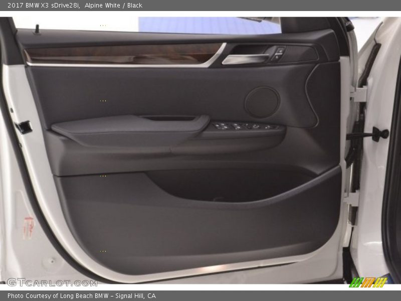 Alpine White / Black 2017 BMW X3 sDrive28i