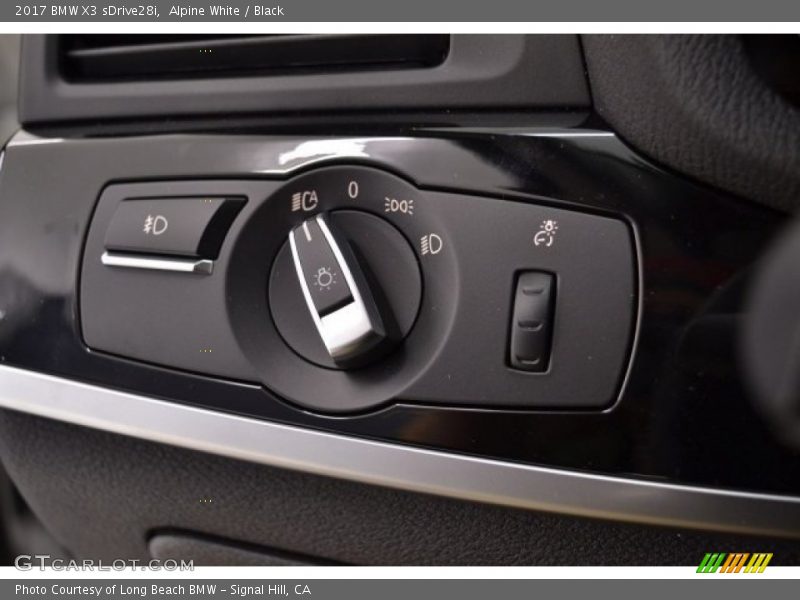 Alpine White / Black 2017 BMW X3 sDrive28i