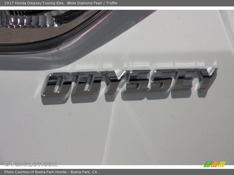 White Diamond Pearl / Truffle 2017 Honda Odyssey Touring Elite