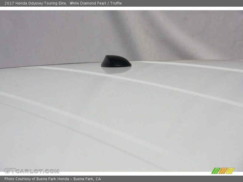 White Diamond Pearl / Truffle 2017 Honda Odyssey Touring Elite