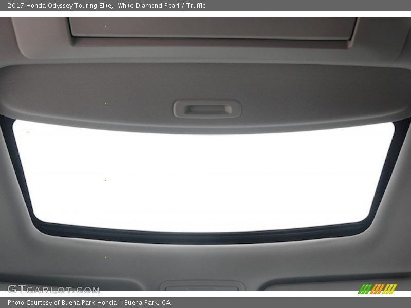 White Diamond Pearl / Truffle 2017 Honda Odyssey Touring Elite