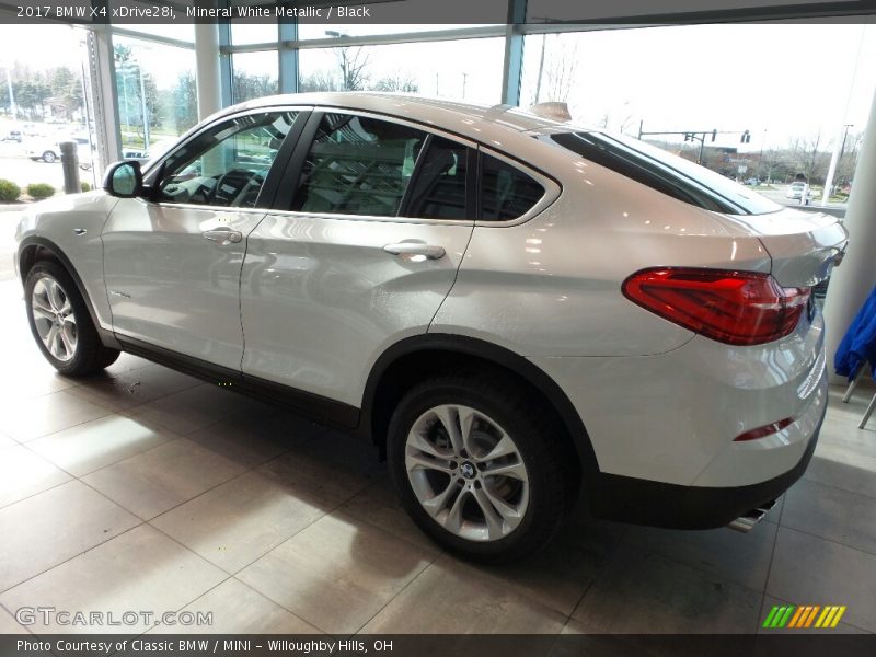 Mineral White Metallic / Black 2017 BMW X4 xDrive28i