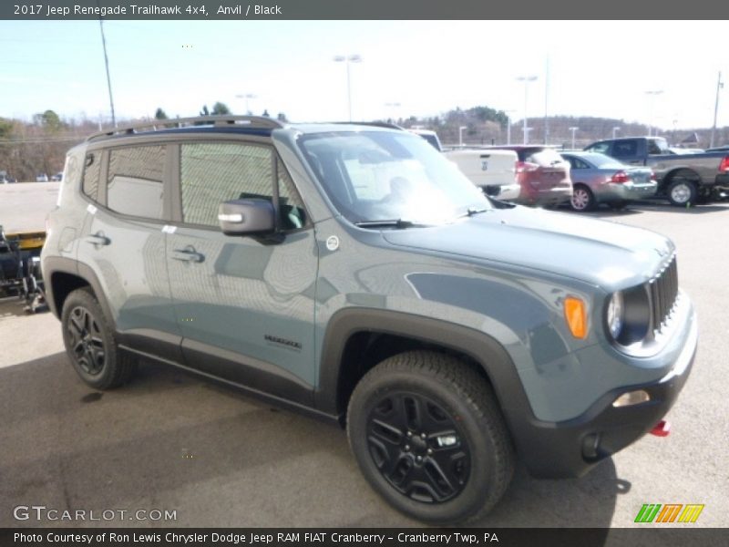 Front 3/4 View of 2017 Renegade Trailhawk 4x4