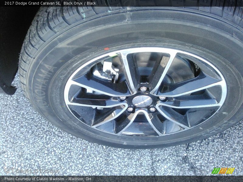 Black Onyx / Black 2017 Dodge Grand Caravan SE