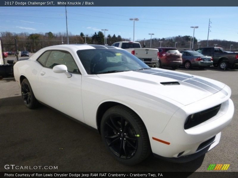 Front 3/4 View of 2017 Challenger SXT