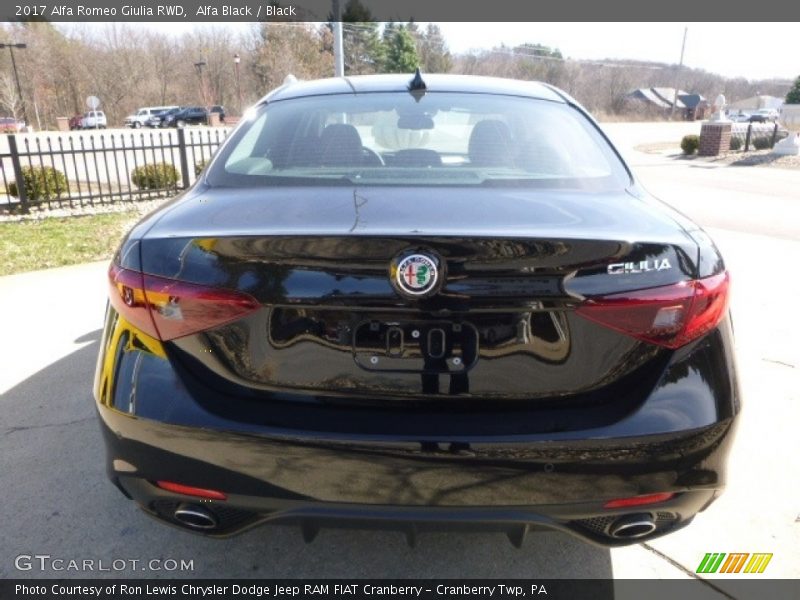 Alfa Black / Black 2017 Alfa Romeo Giulia RWD