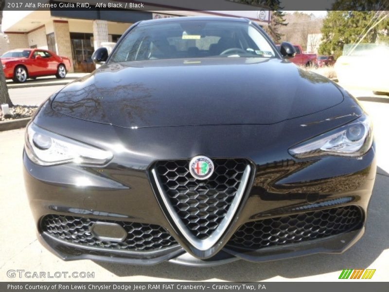 Alfa Black / Black 2017 Alfa Romeo Giulia RWD
