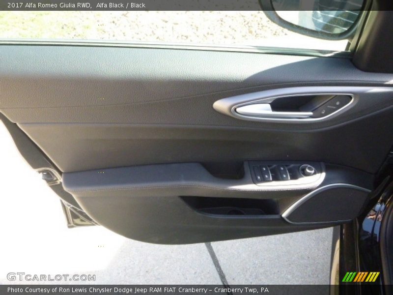 Alfa Black / Black 2017 Alfa Romeo Giulia RWD
