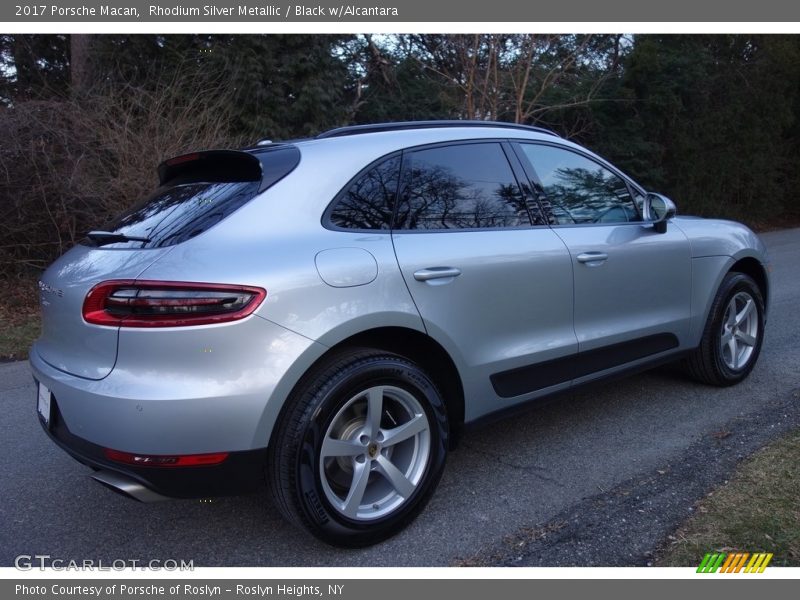 Rhodium Silver Metallic / Black w/Alcantara 2017 Porsche Macan