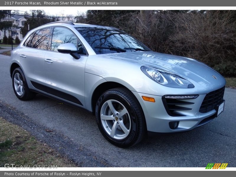 Rhodium Silver Metallic / Black w/Alcantara 2017 Porsche Macan