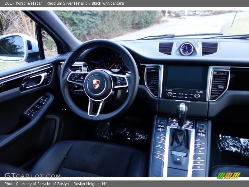 Rhodium Silver Metallic / Black w/Alcantara 2017 Porsche Macan