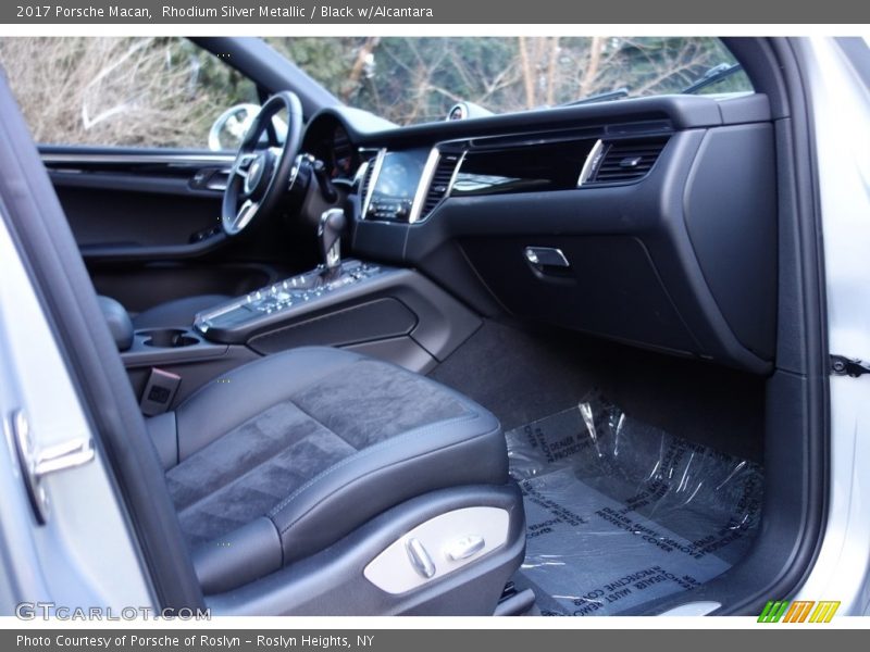 Rhodium Silver Metallic / Black w/Alcantara 2017 Porsche Macan