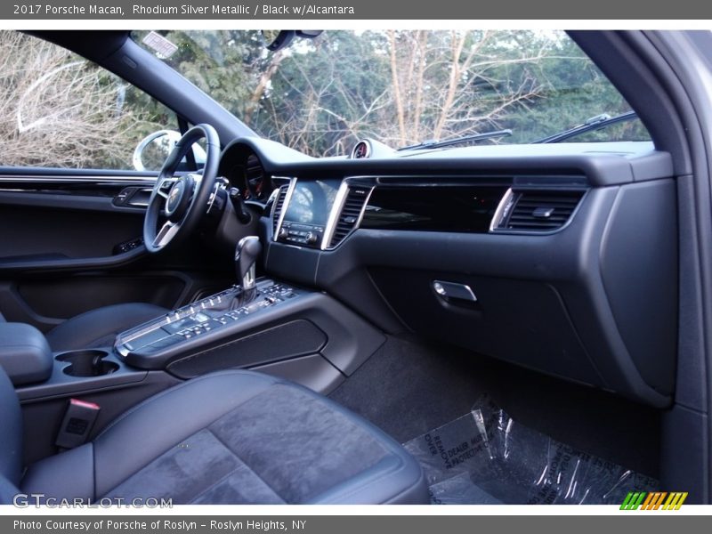 Rhodium Silver Metallic / Black w/Alcantara 2017 Porsche Macan