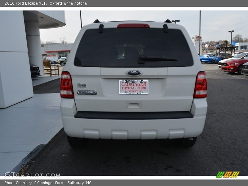 Oxford White / Stone 2010 Ford Escape XLT